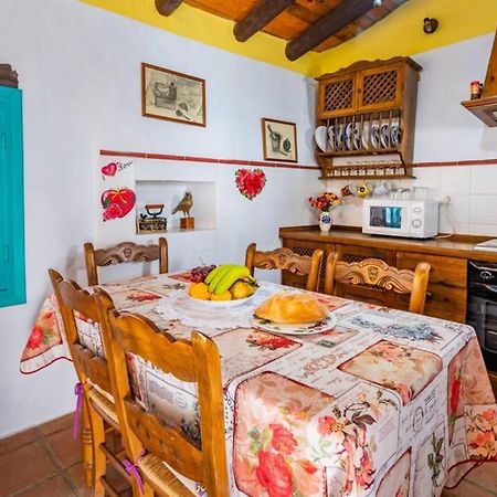 Casa Rosa, Con Encanto Y Piscina Climatizada Фрихилиана Экстерьер фото