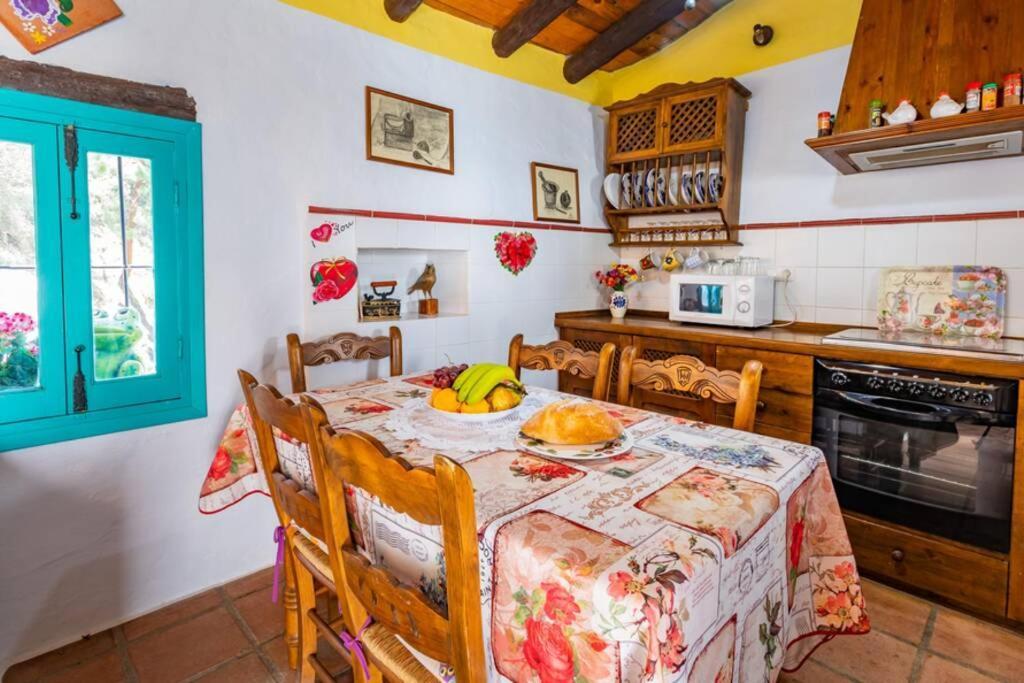 Casa Rosa, Con Encanto Y Piscina Climatizada Фрихилиана Экстерьер фото