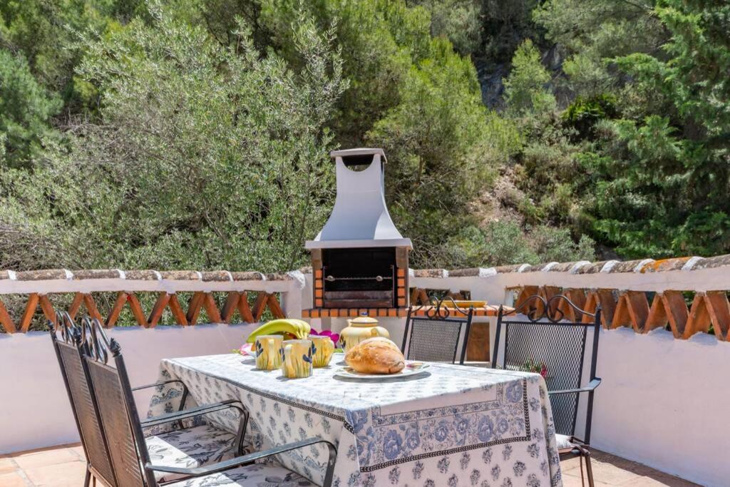Casa Rosa, Con Encanto Y Piscina Climatizada Фрихилиана Экстерьер фото